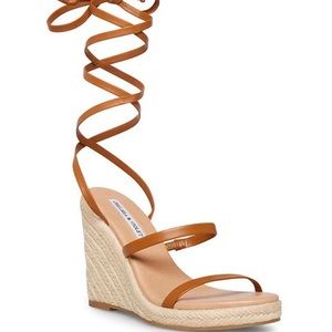 Chelsea and violet wedge
BLACK FRIDAY DEALS CHECK OUT MY CLOSET